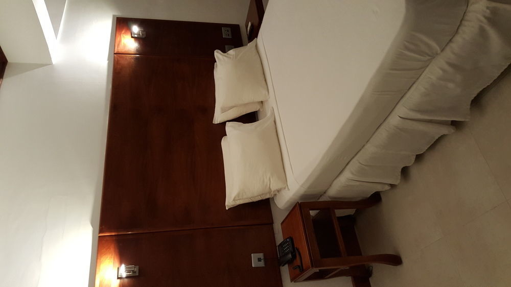 Golden Gate Hotel 쿠마시 외부 사진