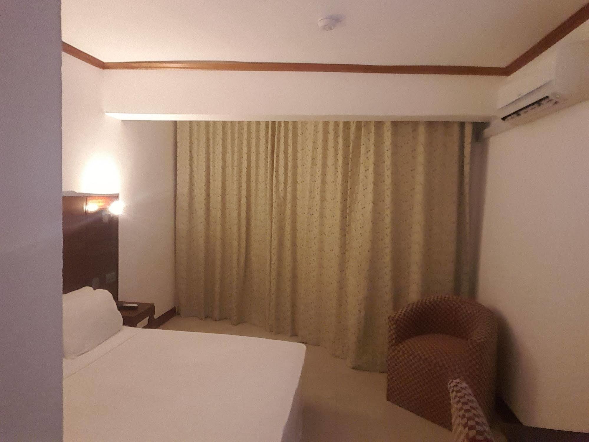 Golden Gate Hotel 쿠마시 외부 사진