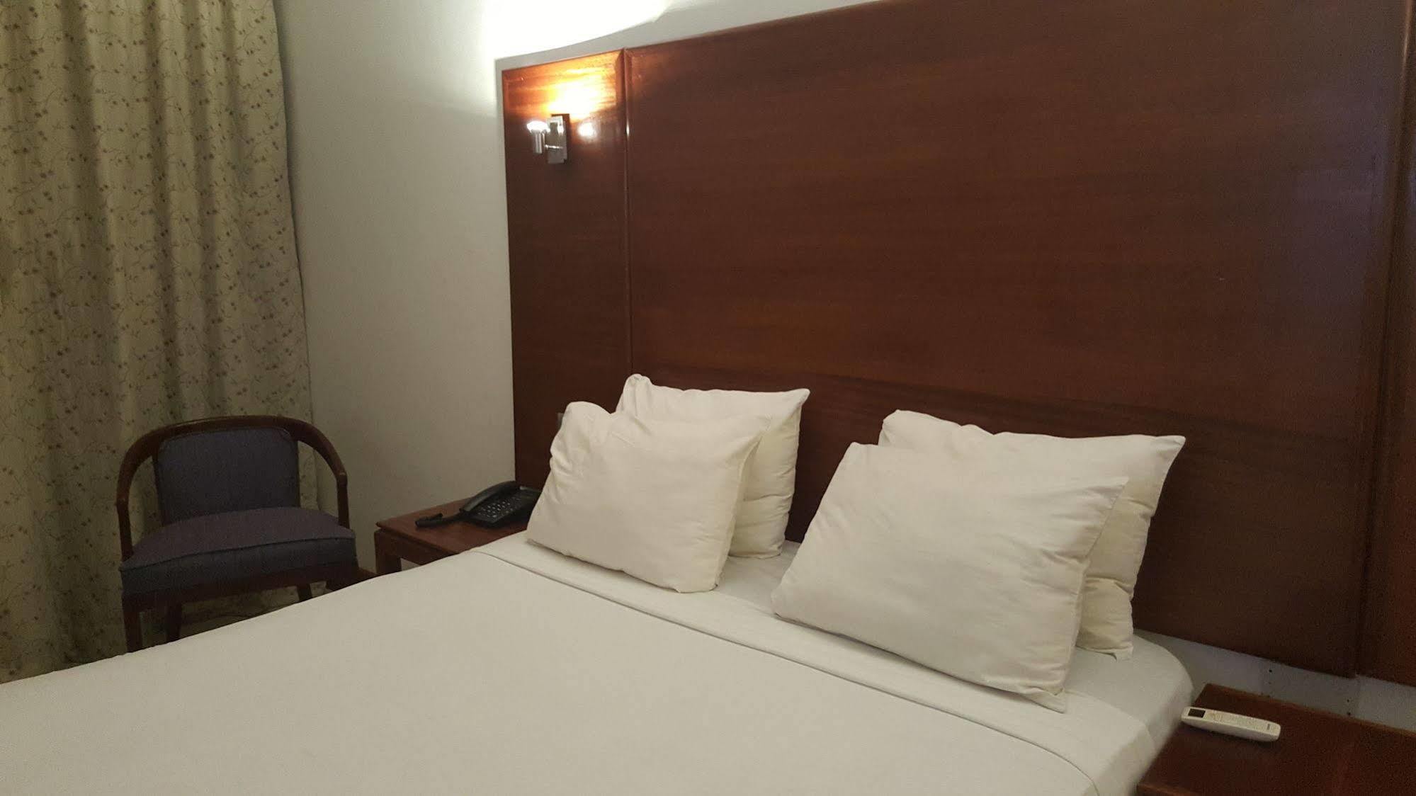 Golden Gate Hotel 쿠마시 외부 사진
